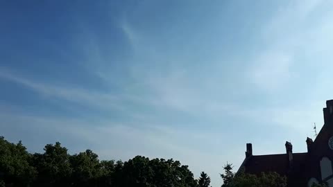 Himmel in Berlin am 20.06.2023 um 18 Uhr