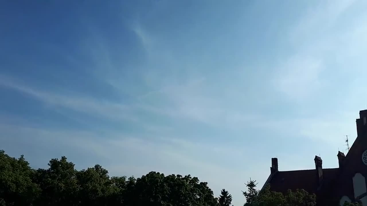 Himmel in Berlin am 20.06.2023 um 18 Uhr