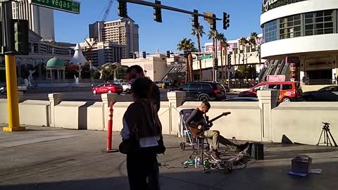 LAS VEGAS STRIP - STREET PERFORMER WITH SOME GUITAR ROCK