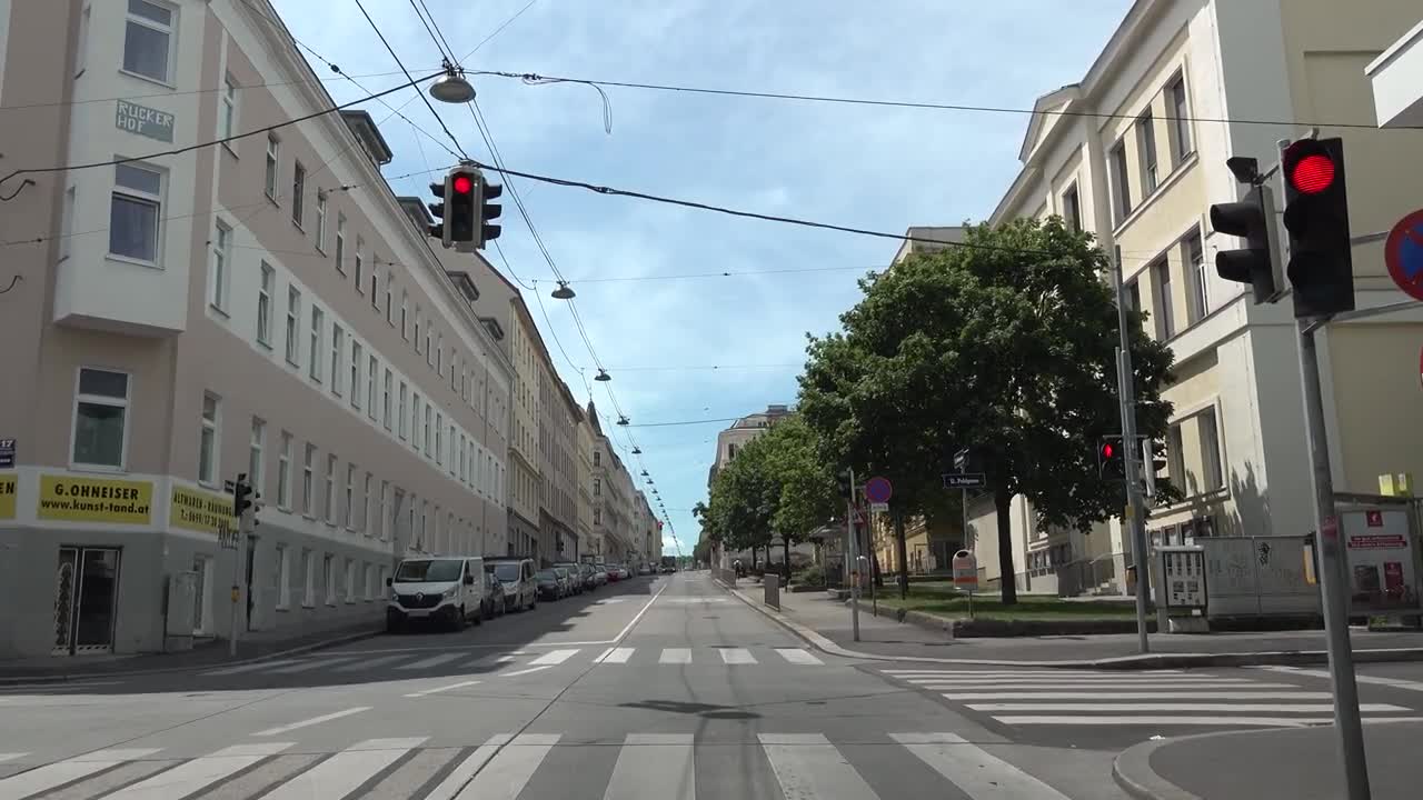 Driving Downtown - Vienna 4K - Austria(00h47m11s-00h49m09s)