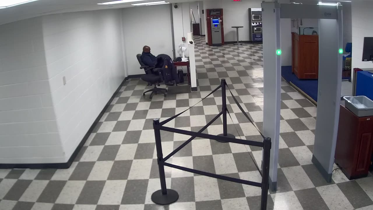 6135RHOBG3G3L8ScreeningArea8_2021-01-06_01h40min01s013ms.mp4