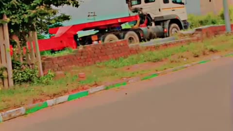 Me te meri gadi see. // Kitni badi gadi //