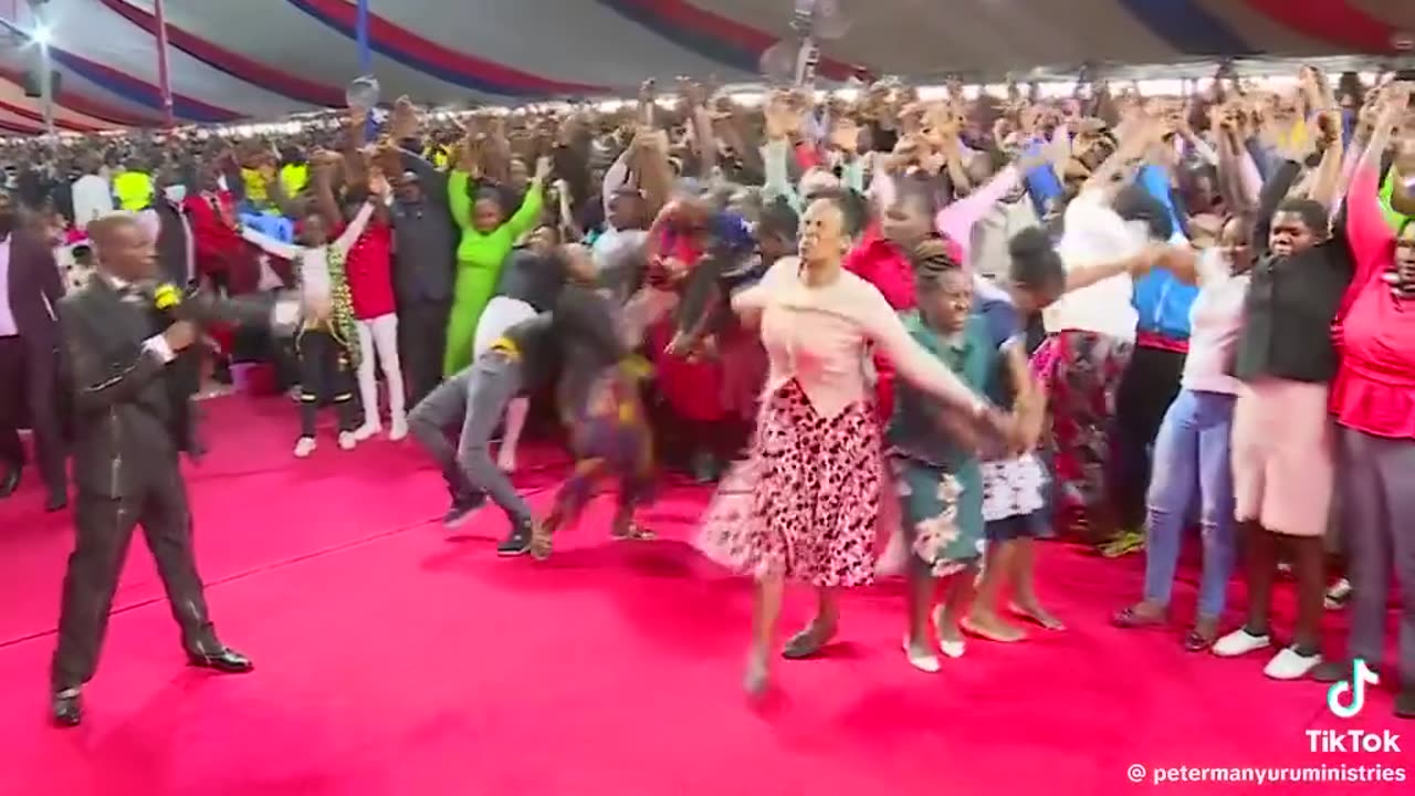 A clown🤡showcasing his power in church