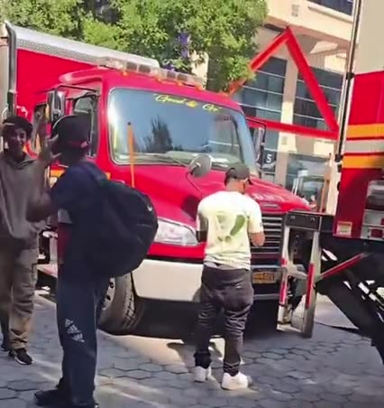 🚨 URGENT ALERT 🚨 TRUCKS LABELED “HAZMAT OPERATIONS” ⚠ SPOTTED LINING UP IN NYC❗