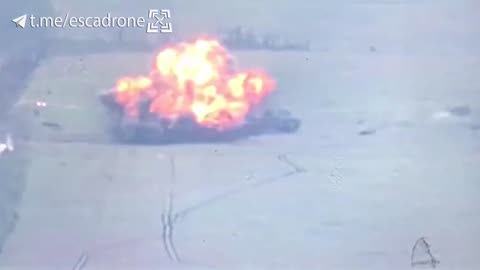 Russian T-62, likely stuffed with explosives hit by a FPV drone.