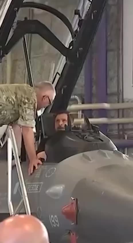Ukraine president in F16