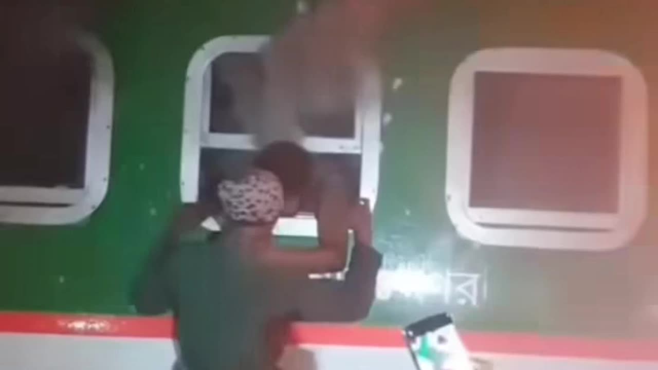ট্রেনে আগুন