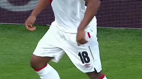 Carrillo toying with defenders and ruining lives 🇵🇪