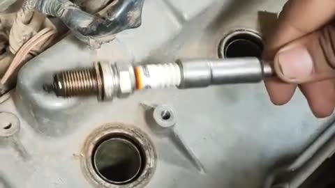 Convenient tool for removing spark plug
