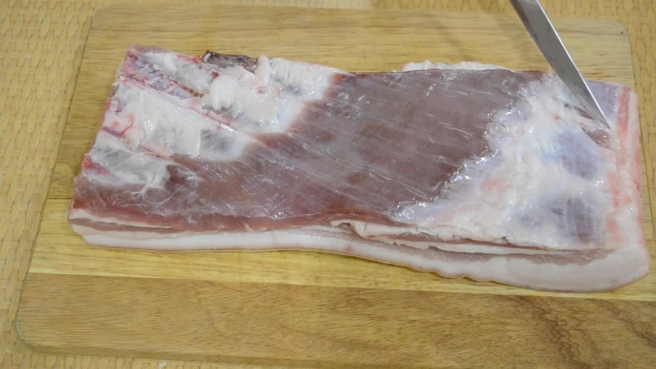 Сало в рассоле в банке, съедим за 5 минут.Очень вкусно!
