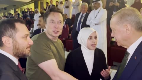 Elon Musk shakes hands with Turkish president Erdogan at World Cup final