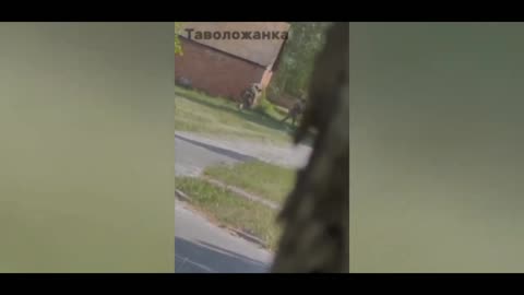 Street battle between Russian army and Partisans