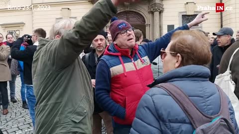 Lidé na proteste Ladislava Vrabela