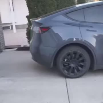 Great electric ⚡️ TESLA car 🚗 front house 🏡