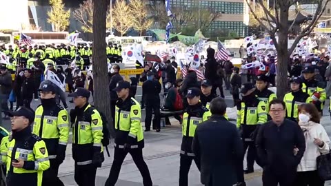 20180408_V3_S04(VOh7ah69-zU)최대 태극기 애국 인파 광화문 반미촛불을 애워싸다!!!