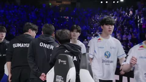 Deft comforts Keria with a Hug after Finals