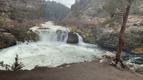 Central Oregon – Steelhead Falls – Waterfall Approach – 4K