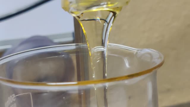 Pouring 512g of Distillate