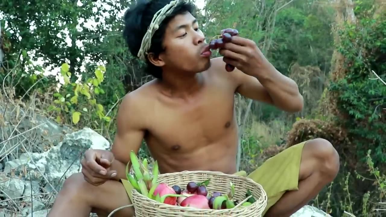 Rich fruits at up the hill - He ate sick fruit, apparently delicious