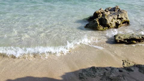 Discover the beauty of nature with the sound of waves
