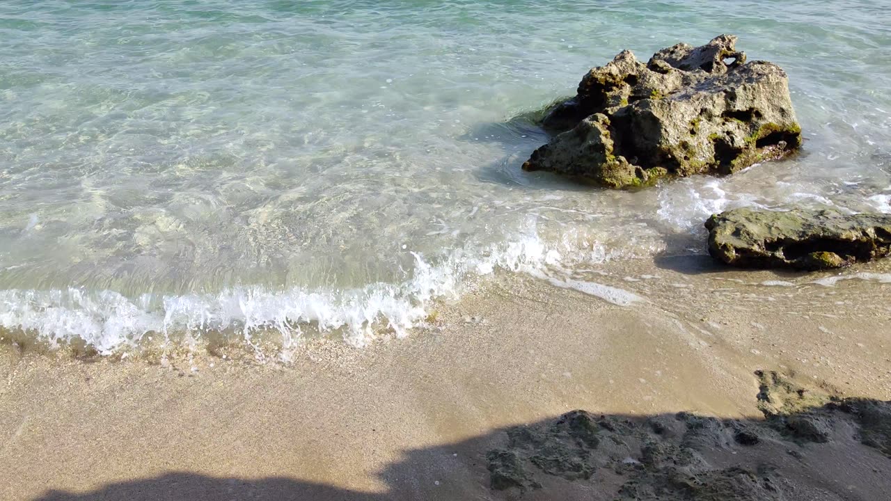 Discover the beauty of nature with the sound of waves