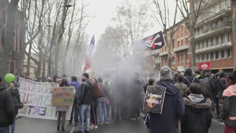 France's Left-Wing Coalition in Crisis: NFP's Fragile Unity Shattered!
