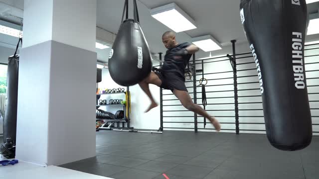 Fighter UFC On Training Center | Srike Pham - Dinamika Studio | Music Intrument | Instrumental