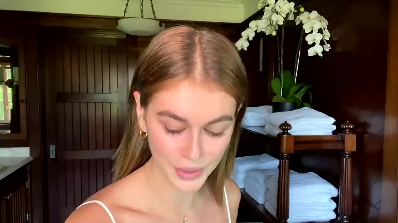 Kaia Gerber’s Guide to Face Sculpting and Sun-Kissed Makeup _ Beauty Secrets