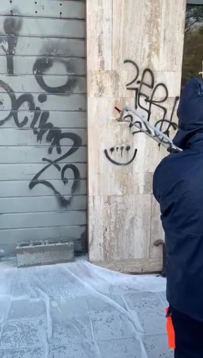 macchina per la rimozione dei graffiti dai muri in marmo Se cerchi una ditta che si occupi del servizio di pulizia graffiti a Milano e provincia contattaci. Pep Service s.r.l. Spurghi.Oggi è possibile eliminare graffiti e scritte