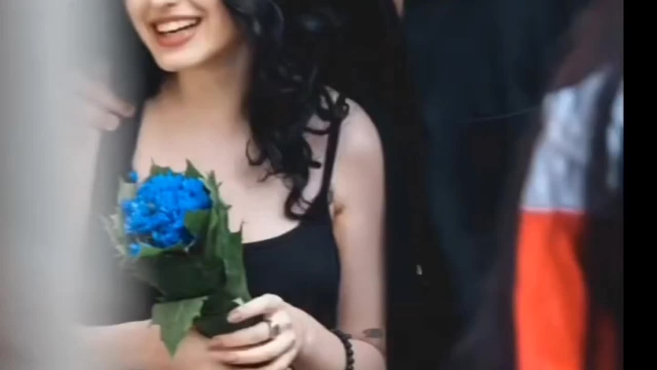 Taking cute couples pictures on street photography