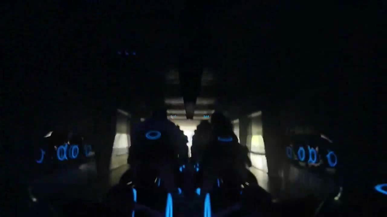 Disney transporta al mundo digital con la veloz montaña rusa Tron en Florida