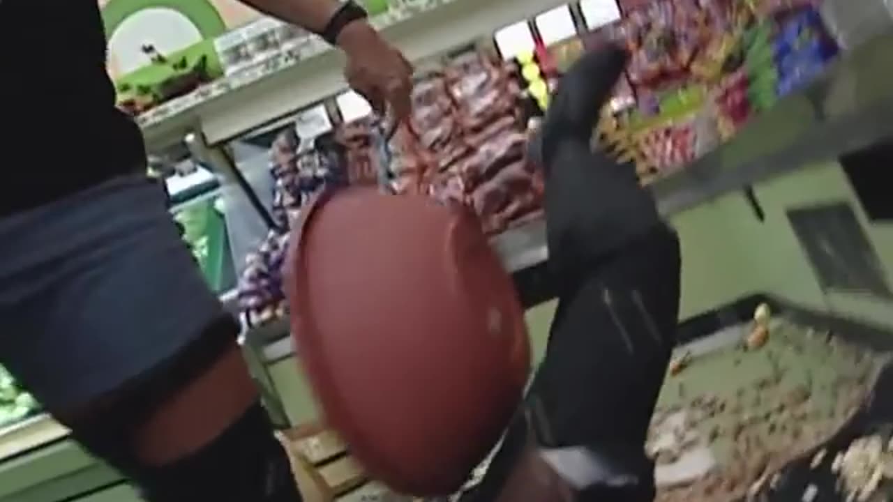 Stone Cold Steve Austin VS Booker T Washington in Super Market
