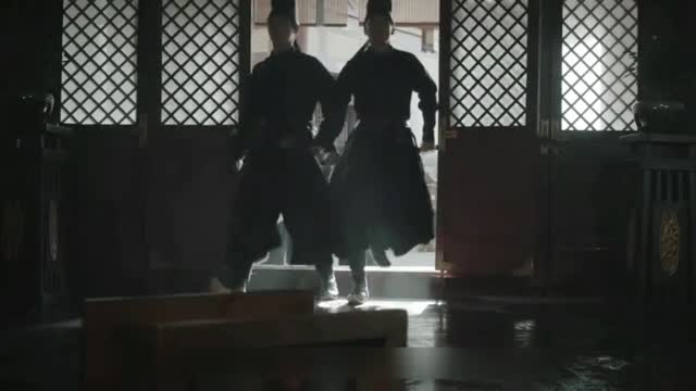 Episode 1, four people get lunch boxes at the beginning.