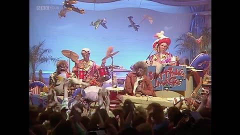***Spitting Image - The Chicken Song - TOTP - 1986 HOLD EM !!!***