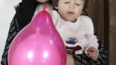 عمار فرقع بلونات المياه 😍🎈