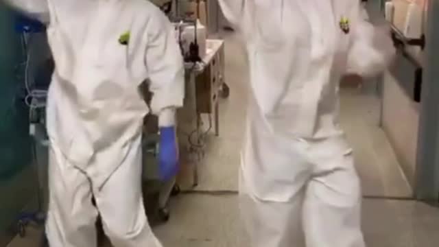 Dancing in covid hospitals - Gli ospedali sono pieni...