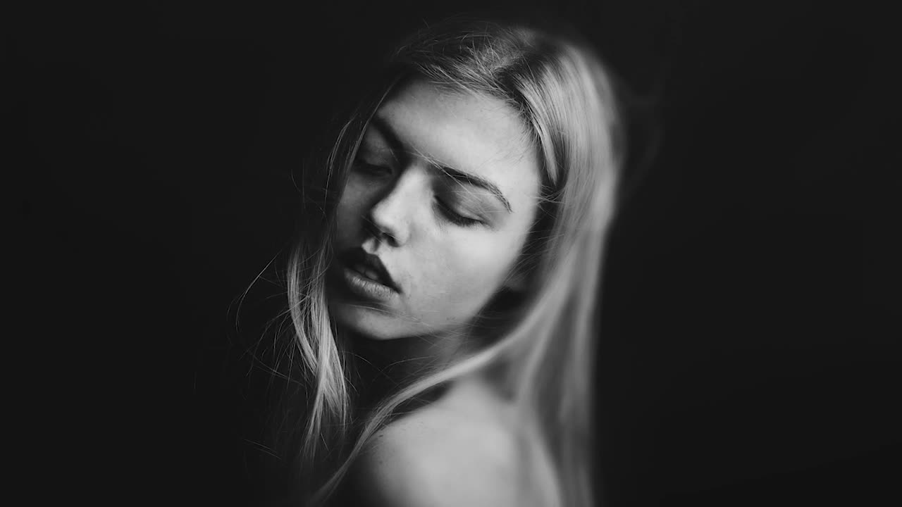 Two Feet - I Feel Like I'm Drowning