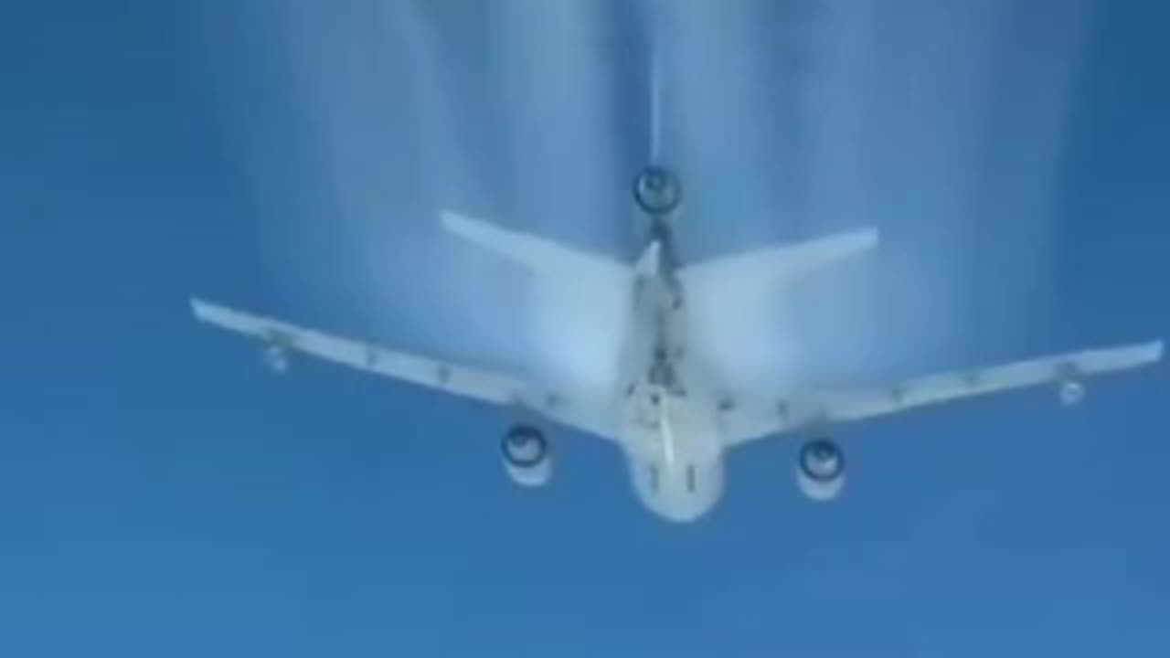 NO ES VAPOR DE AGUA Avion espacrciendo QUIMICOS CHEMTRAILS otra eviencia