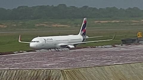 Pushback-Airbus A321 PT-MXF