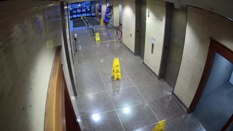 8003FCOB01ElevatorLobby_2021-01-05_16h40min01s730ms.mp4