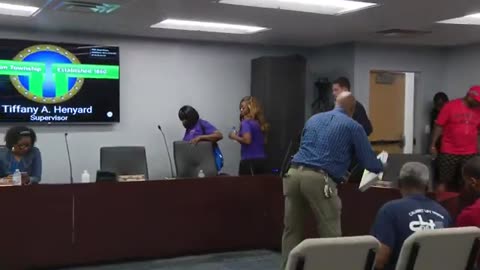 Thornton Township trustees deadlock on paying bills | WGN News