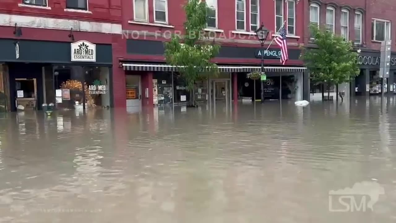 Live Storms Media - Montpelier, VT - Incredible Flooding In Front Of State Capital
