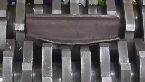 Super hard train steel track vs crusher, is the machinery scrapped_