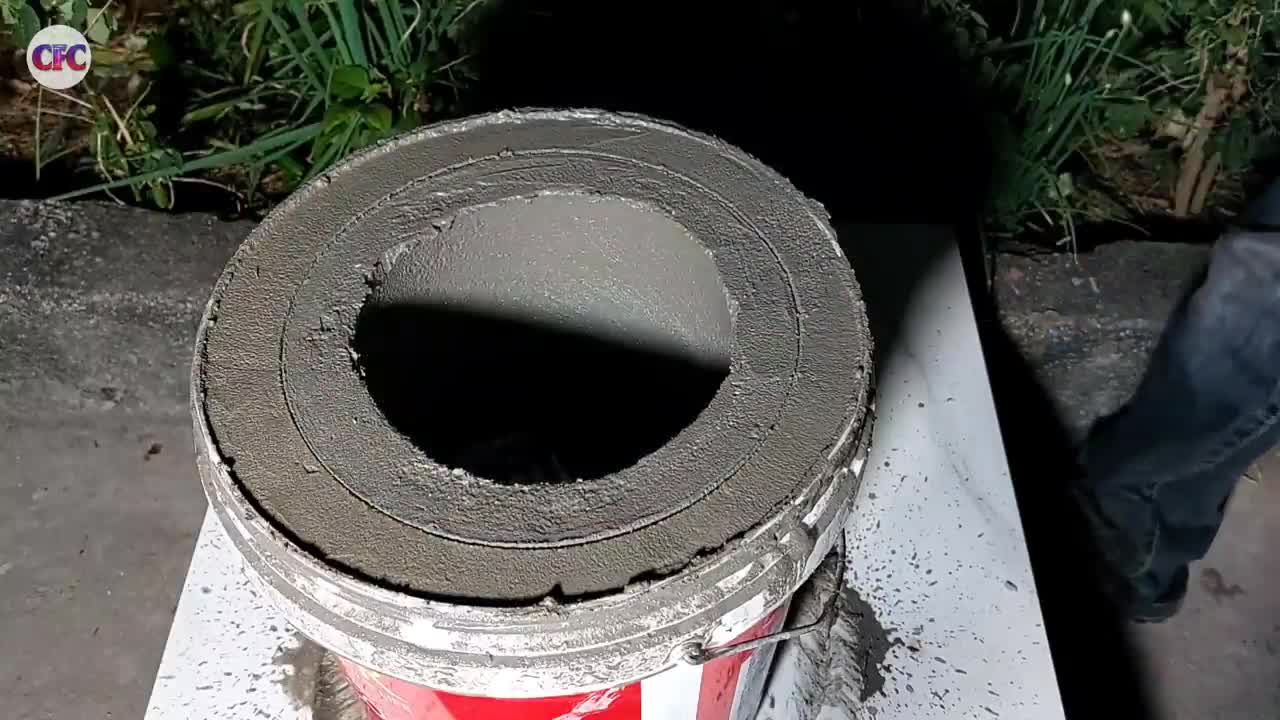 How to cast a smokeless stove with cement and paint bucket