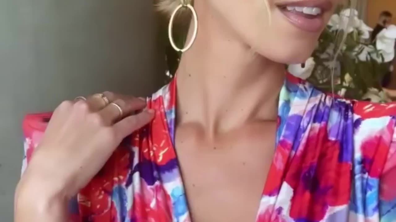 Elizabeth Turner a selection of instagram videos of this top model.