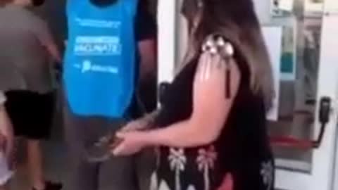 Vacina causando efeito imã no braço