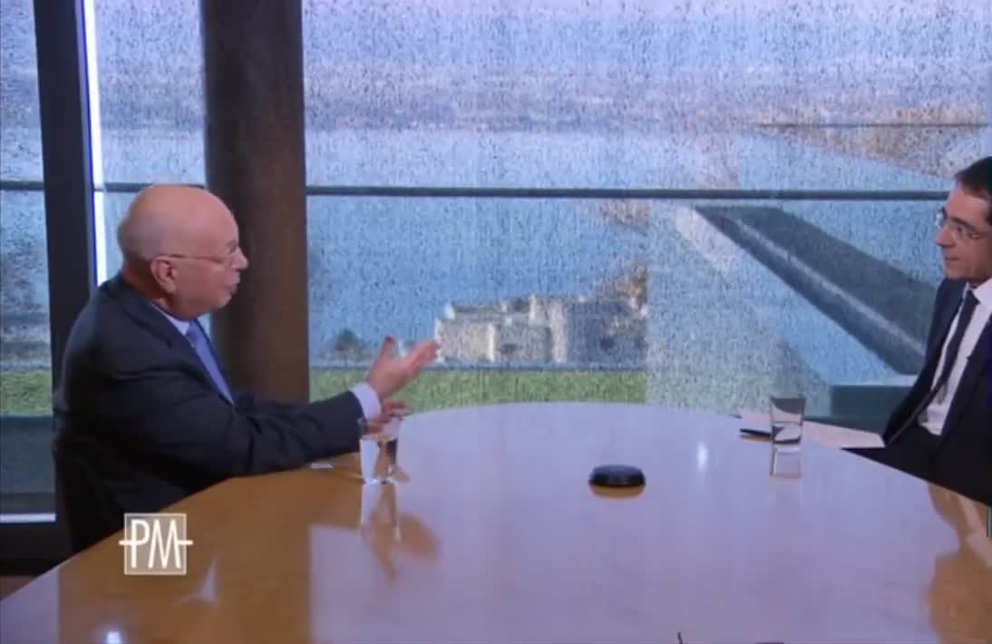Schwab affirme que « Macron est le bon guide pour nous mener vers ce monde nouveau » (2018)