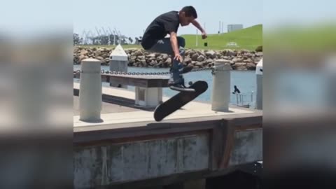 SKATEBOARDING - AMAZING TRICKS