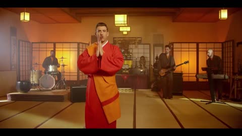 Francesco Gabbani - Occidentali's Karma (Official Music Video)