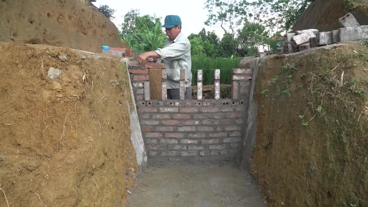 Building hydroelectricity with 5 powerful rotating blades